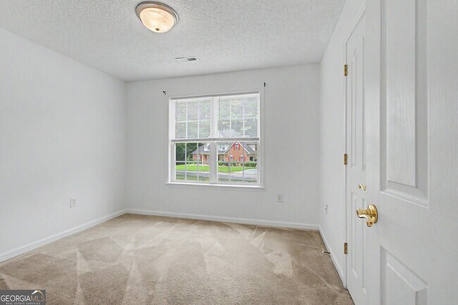 Building Photo - 255 Squire Ln