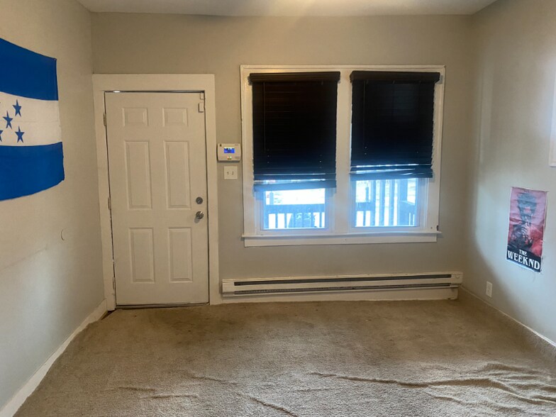 Building Photo - 15521 Log Cabin St