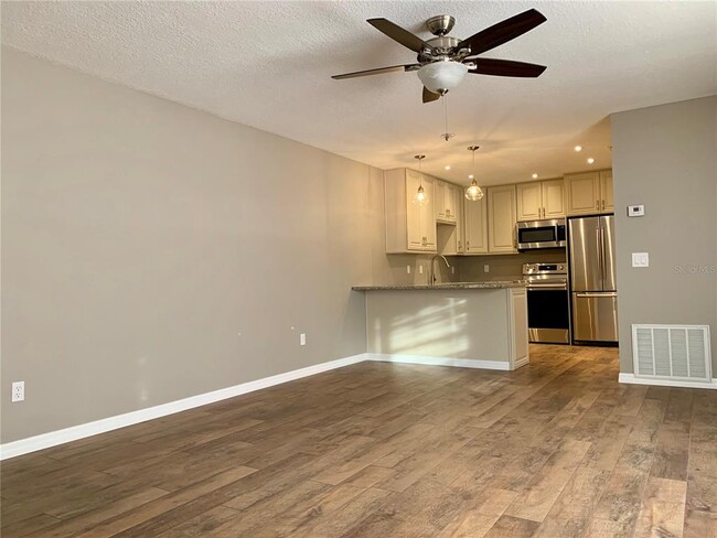 Building Photo - 58 Windtree Ln