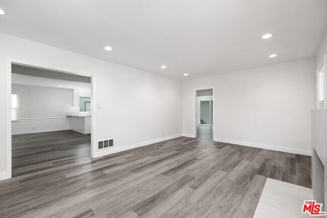 Building Photo - 8918 Cadillac Ave