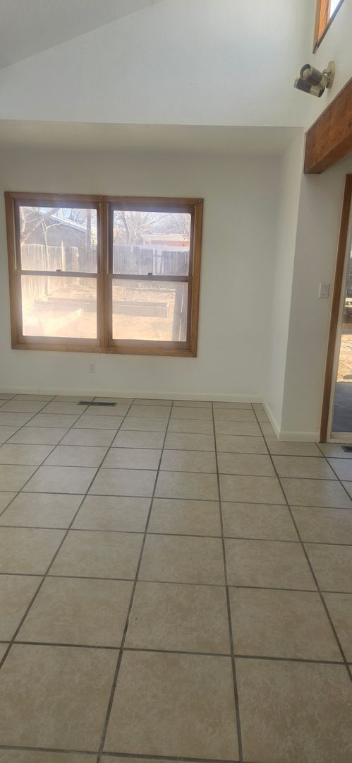 Building Photo - 3 bedroom house