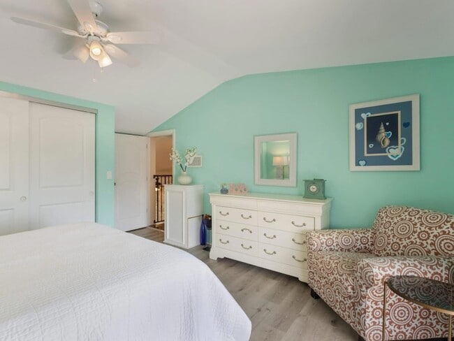 Building Photo - 832 Green St