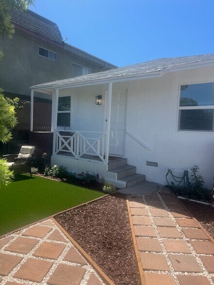 Primary Photo - 2575 S Barrington Ave