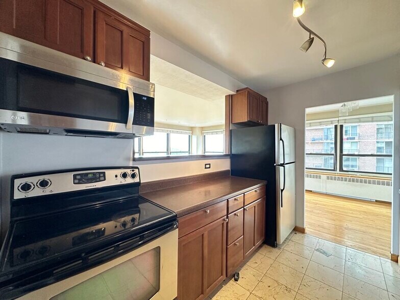 Building Photo - 4180 N Marine Dr