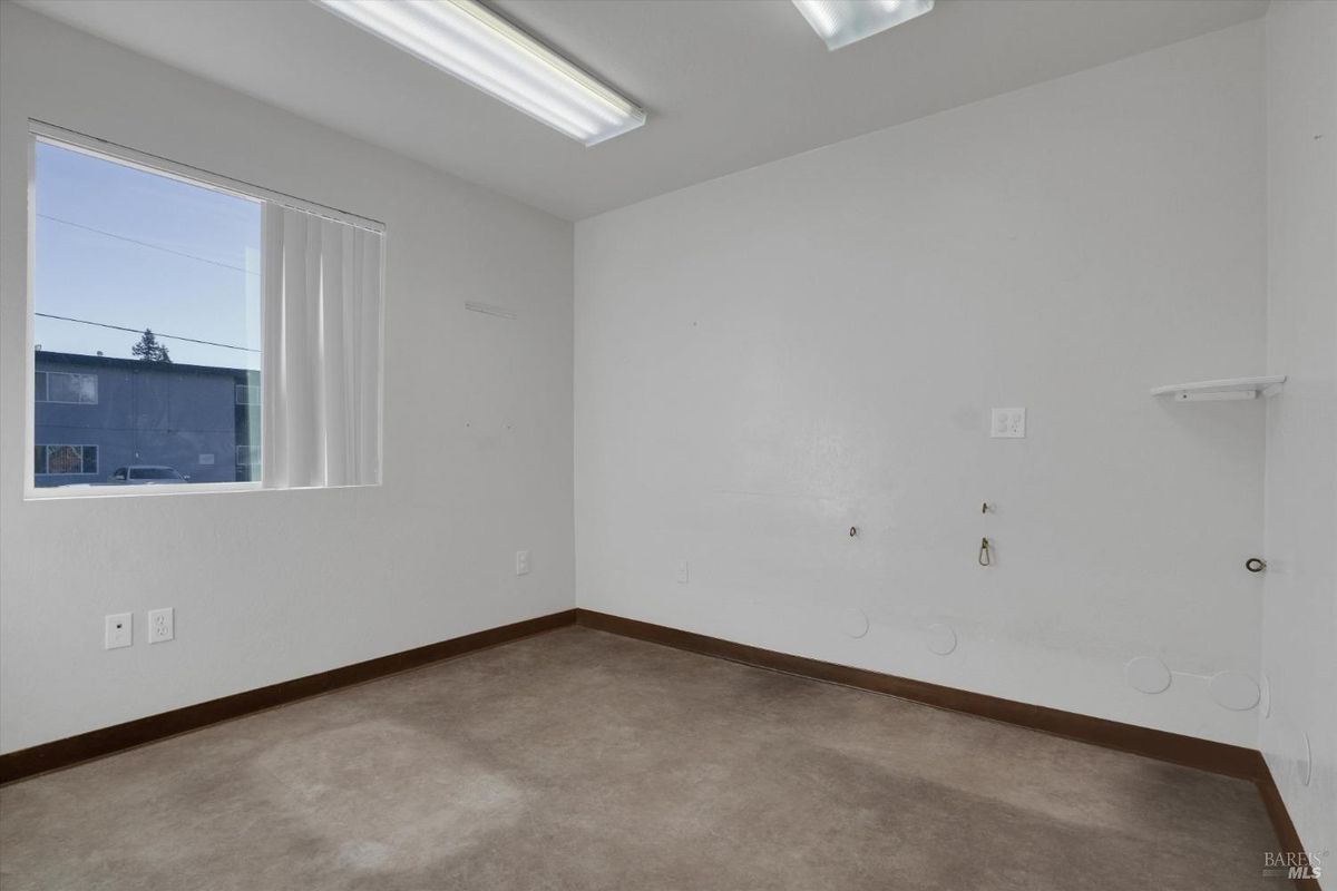 Building Photo - 490 E L St