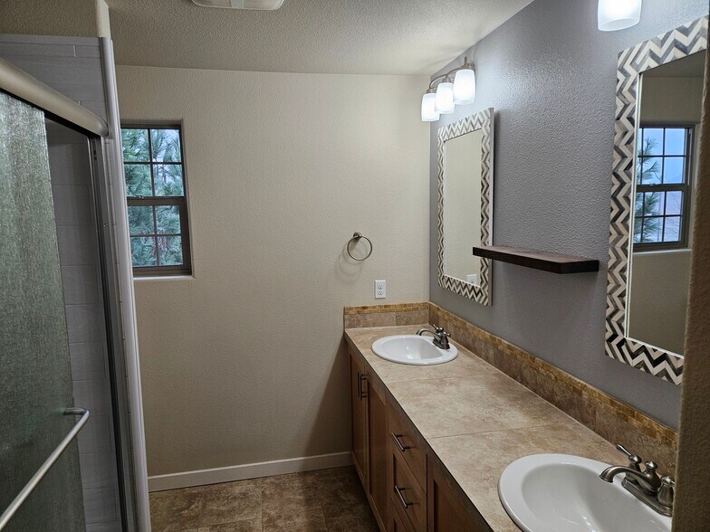 Building Photo - 11516 SW Berlin Ave