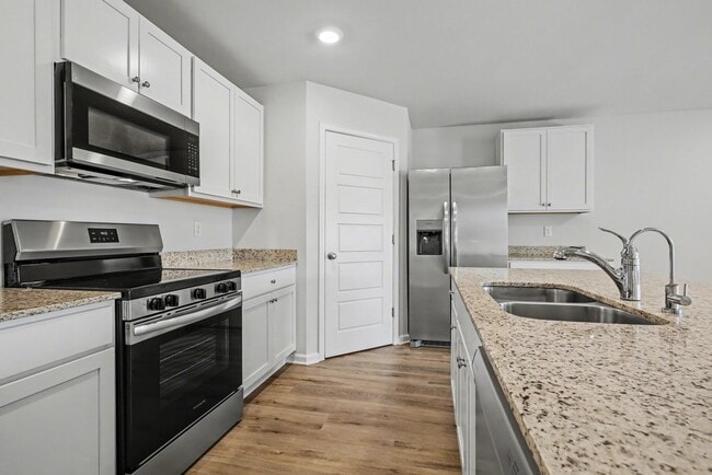 Building Photo - 4000 Cottage Farm Rd