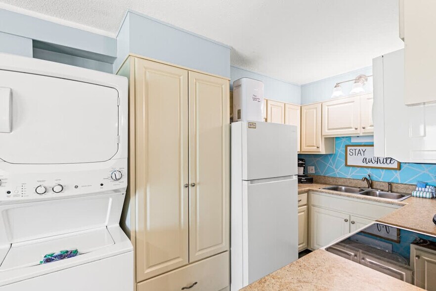 Building Photo - 5004 S Thomas Dr