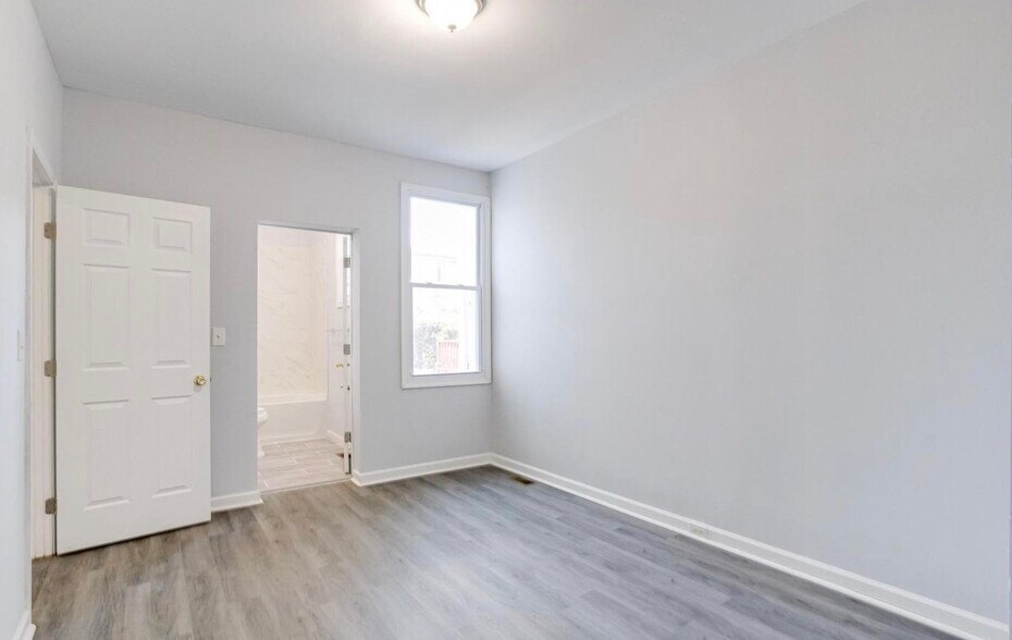 Building Photo - 3007 Oakley Ave