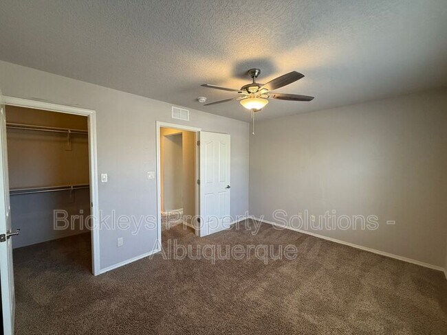 Building Photo - 7420 Tangerine Ct NE