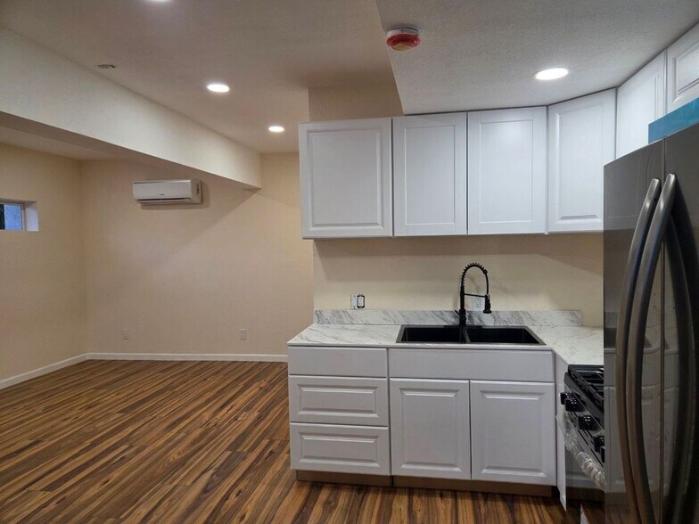 Building Photo - 3430 Corte Viejo