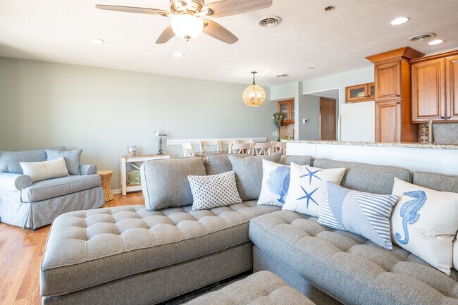 Building Photo - PERFECT FURNISHED RENTAL FOR A WINTER AT THE BEACH