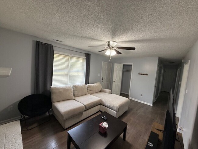 Building Photo - Rental Home Avail off of Gum Branch!