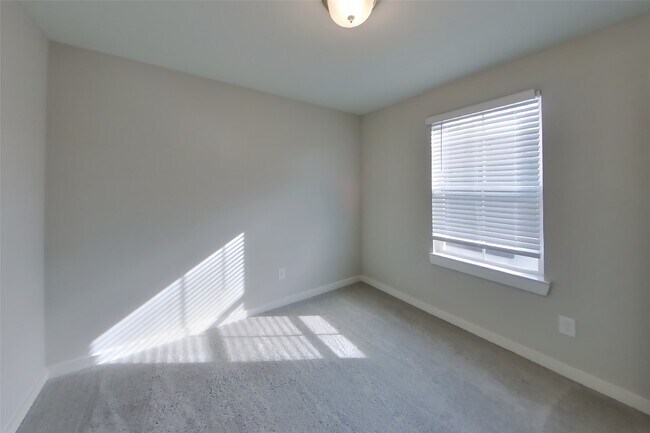 Building Photo - 9835 Willow Creek Commerce Dr