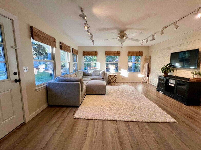 Building Photo - 317 Pontevedra Ln