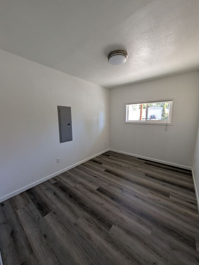 Building Photo - 2 Bedroom 1 Bath House