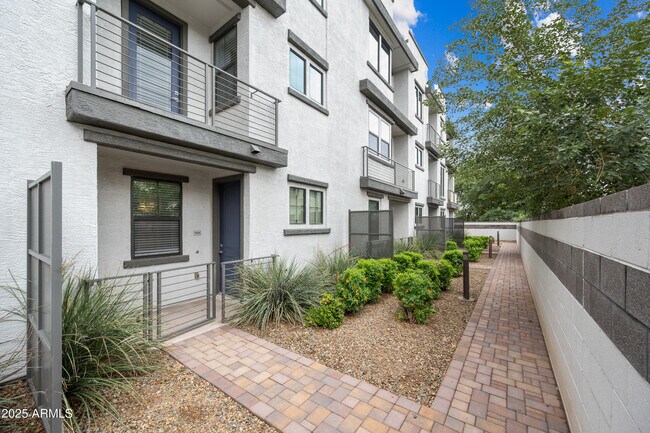 Primary Photo - 2090 S Dorsey Ln