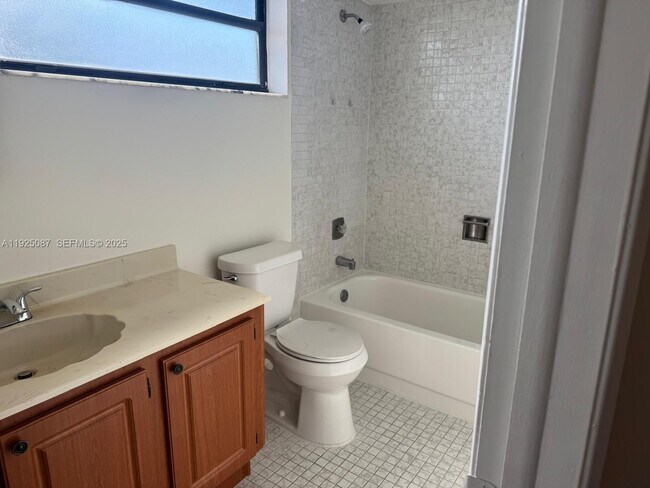 Building Photo - 361 W Park Dr