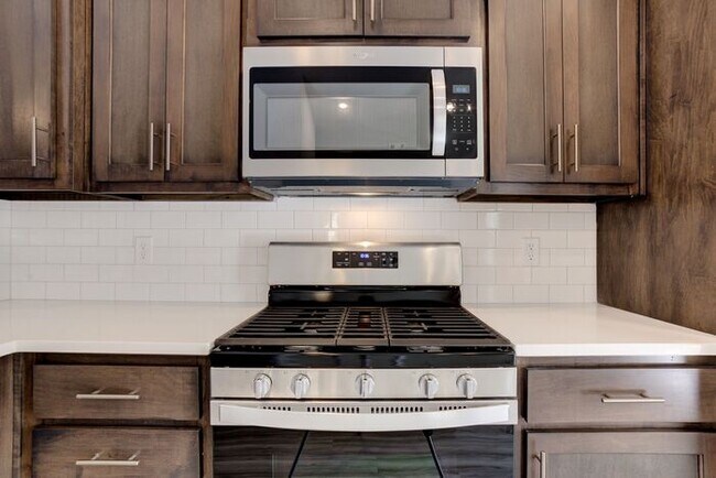 Building Photo - MOVE-IN SPECIAL!! | $500 Credit When You A...