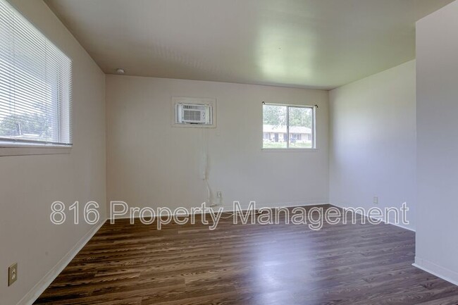 Building Photo - 15411 Barat Ave