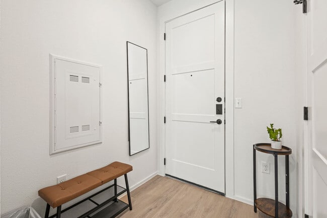 Building Photo - 596 W 9th St