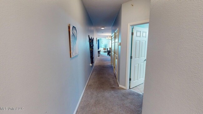 Building Photo - 2228 Beach Dr