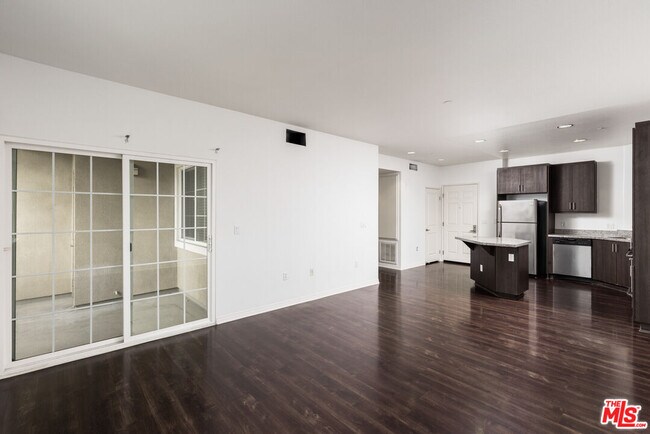 Building Photo - 1408 W Washington Blvd