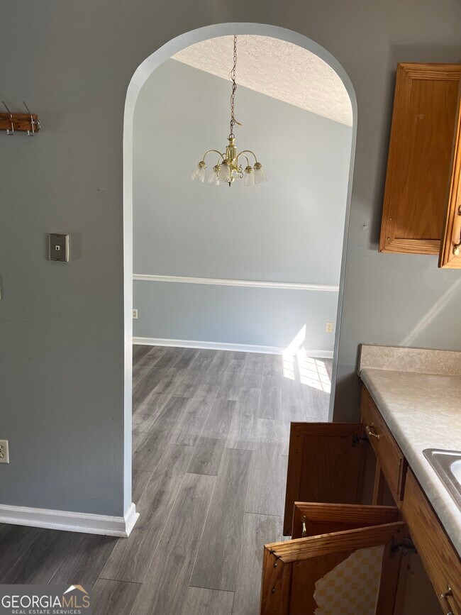 Building Photo - 506 Rosewood Cir