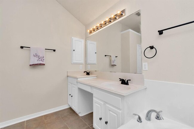 Building Photo - 16510 Bluff Springs Dr