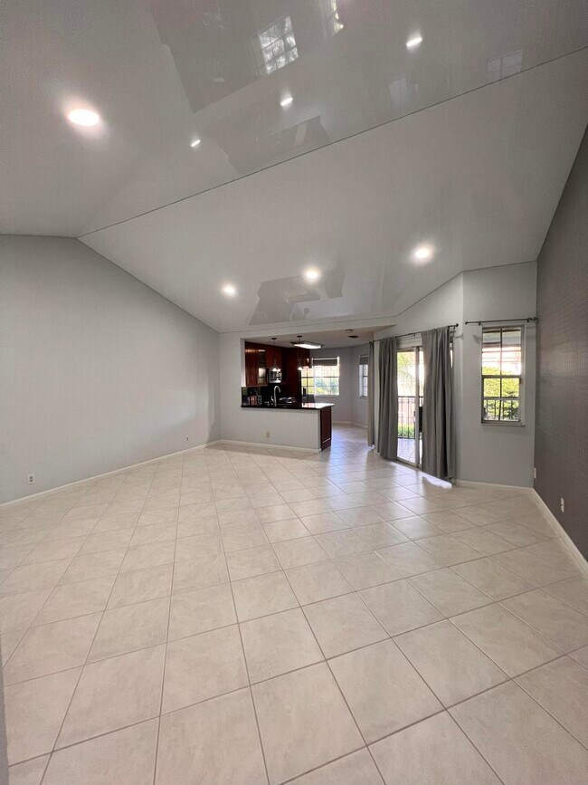 Building Photo - 6614 Via Regina