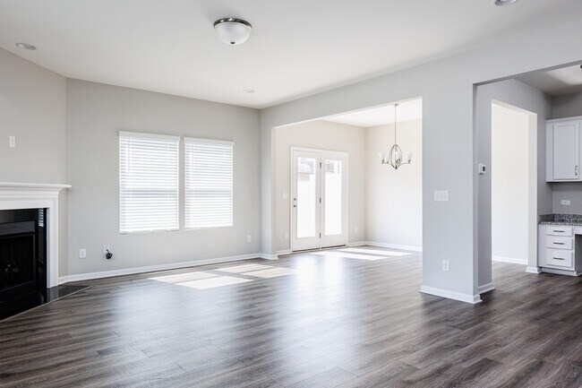 Building Photo - 628 Metro Sta