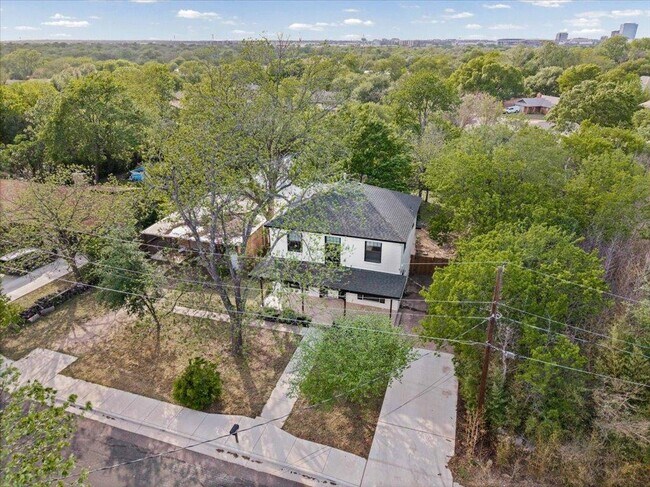 Building Photo - 10302 Aspen St