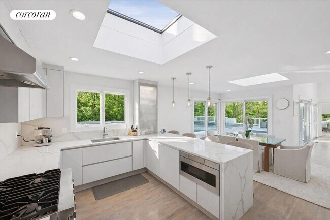 Building Photo - 3 Southwood Ln