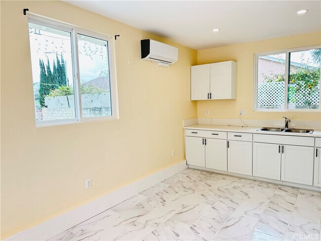 Building Photo - 11598 Cranston Ave