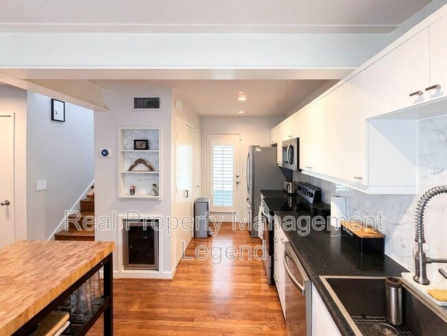 Building Photo - 4122 Travis St