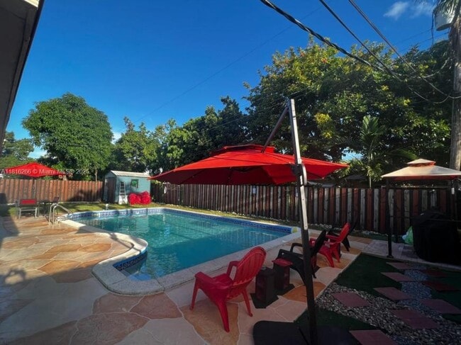 Building Photo - 3 bedroom in Miami FL 33167