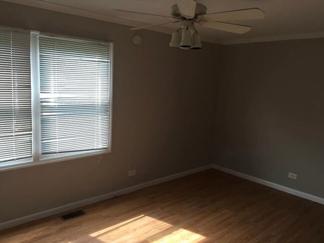 Building Photo - 206 Sunset Ct