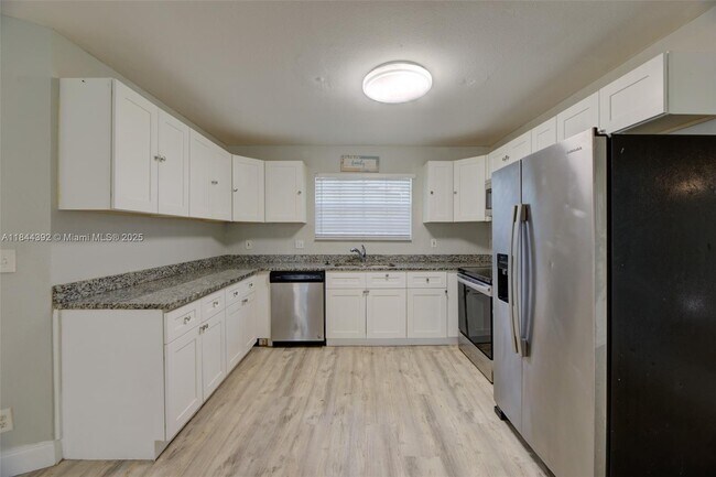 Building Photo - 1224 NE 2nd Ave