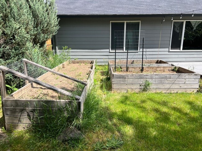 Building Photo - 230 E Harrison St