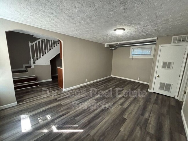 Building Photo - 55 Forest Glen Ave