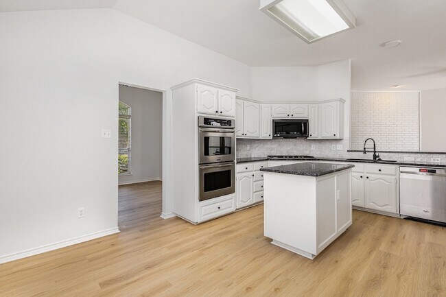 Building Photo - 745 Amhurst Ct