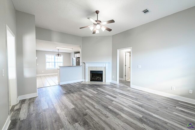 Building Photo - 307 Nile Ln