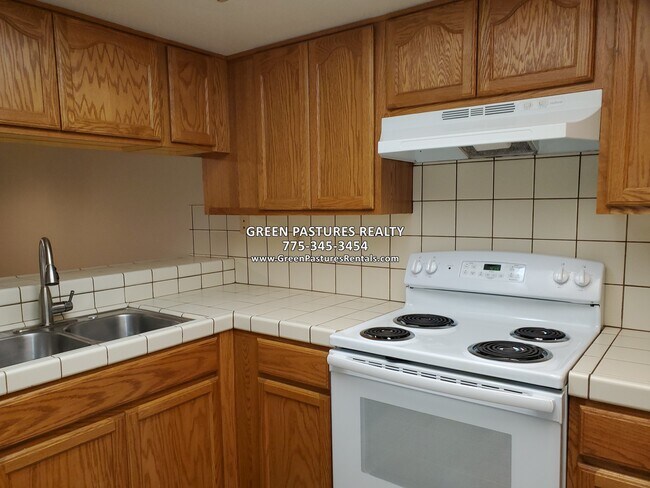 Building Photo - 957 Tyler Way