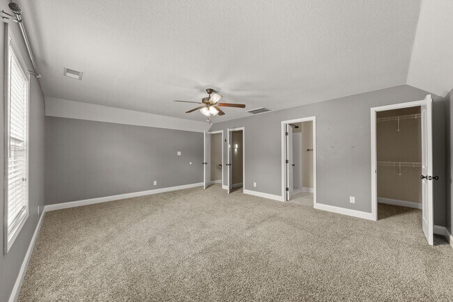 Building Photo - Coming Soon - Large home in the Heart of F...