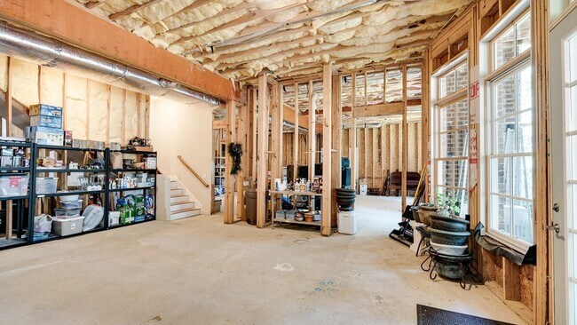 Building Photo - 12 Medalist Ct