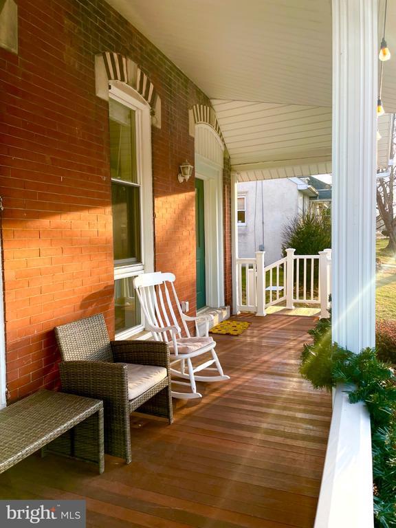 Building Photo - 326 Walnut St