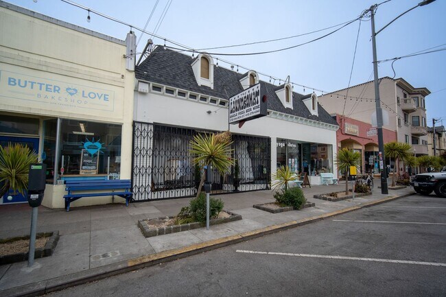 Building Photo - TOTAL REMODEL HUGE 3BR/3BA 1700sf w Garage...