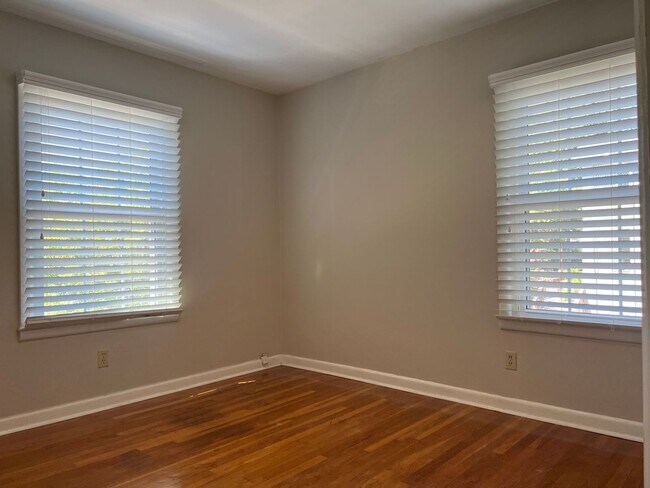 Building Photo - 1722 Kavanaugh Blvd