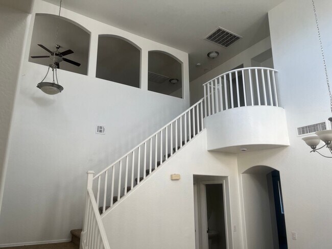 Building Photo - Welcome to this beautifully maintained home in one of Gilbert’s most sought-after communities.