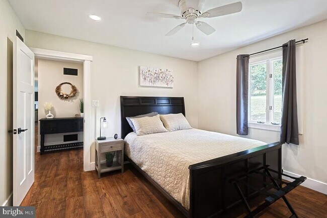 Building Photo - 790 Bendersville Wenksville Rd